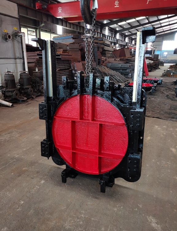 1642040184994358.jpg 扶壁式铸铁闸门日常维护要求和检查要点